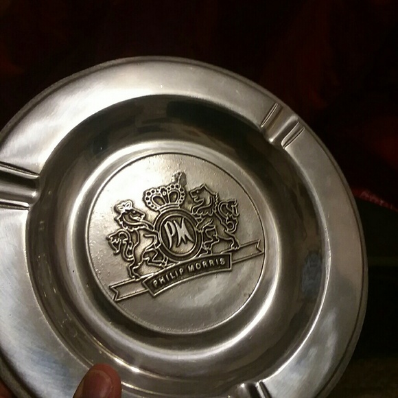 Phillip Morris Ash Tray - Picture 4 of 5
